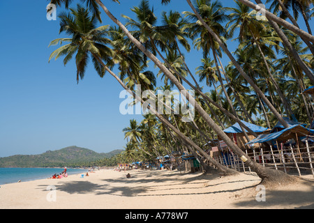 Palolem Beach und Beach Cottages (Coco Hütten), Süd-Goa, Goa, Indien Stockfoto