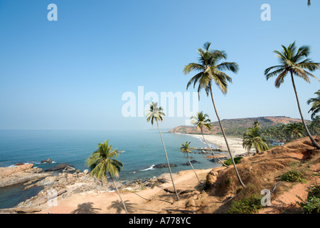 Vagator Beach mit Chapora Fort hinter Nord-Goa, Goa, Indien Stockfoto