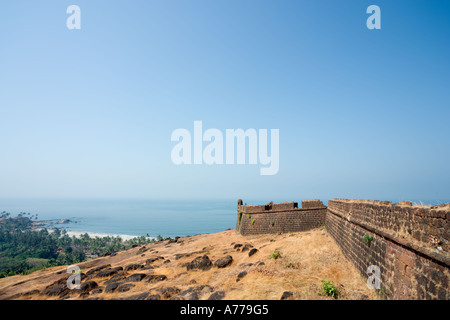 Blick vom Chapora Fort in Richtung Vagator Strand, Nord-Goa, Goa, Indien Stockfoto