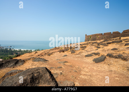 Blick vom Chapora Fort in Richtung Vagator Strand, Nord-Goa, Goa, Indien Stockfoto