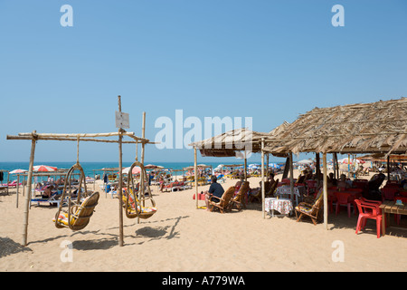 Beach Shack (lokale Strandbar) am Candolim Beach, North Goa, Goa, Indien Stockfoto