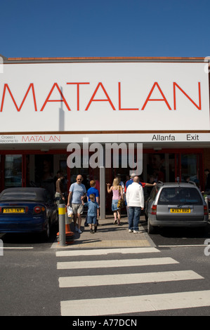 Aussenansicht des Rabatts Matalan Kleidung und Gebrauchsgütern speichern Shop Aberystwyth Wales UK Stockfoto