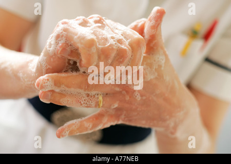 Krankenschwester am Arbeitsstandards der hygiene Stockfoto