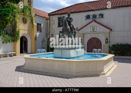 Hernando Desoto Statue und Innenhof in der South Florida Museum und Planetarium Bischof Stockfoto