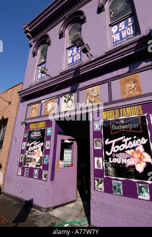 Tootsies berühmten bar mit Zeichen und Markierungen entlang der Broadway Street in Nashville Tennessee TN Stockfoto