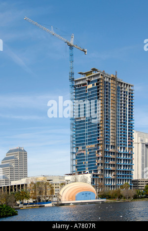 Ändern der Skyline von Downtown Orlando Florida Bau Eola See Stockfoto