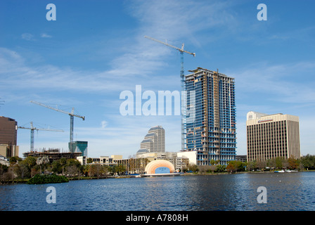 Ändern der Skyline von Downtown Orlando Florida Bau Eola See Stockfoto