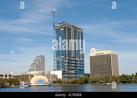 Ändern der Skyline von Downtown Orlando Florida Bau Eola See Stockfoto