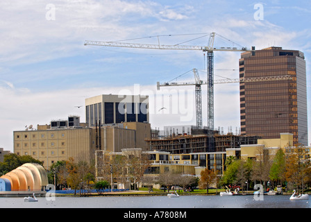 Ändern der Skyline von Downtown Orlando Florida Bau Eola See Stockfoto