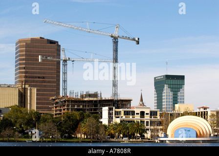 Ändern der Skyline von Downtown Orlando Florida Bau Eola See Stockfoto