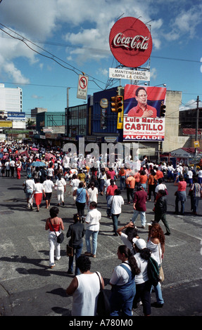 Obst- und Gemüsemarkt Verkäufer in San Jose, Costa Rica, Zentralamerika. Stockfoto