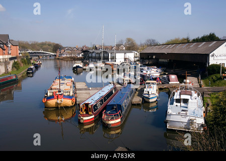 UK Cheshire Vale Royal Northwich Floatel und Yachthafen am Ufer des River Weaver Stockfoto