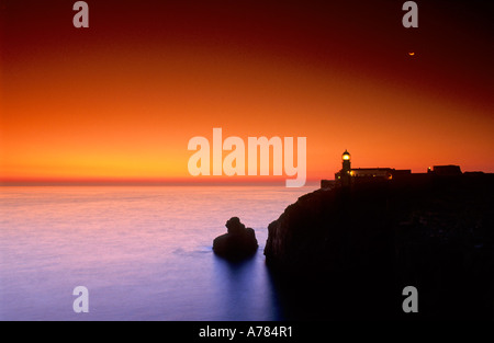 Sonnenuntergang am Leuchtturm von Cabo de Sao Vicente Sagres Costa Vicentina Algarve Portugal Stockfoto