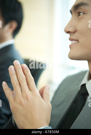 Geschäftsmann, Hand in Hand zusammen, Nahaufnahme Stockfoto