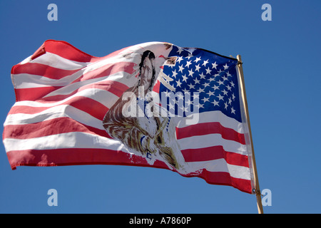 Amerikanische Flagge mit Native American Indian Florida FL FLA USA uns Stockfoto