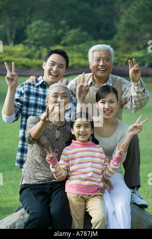 Drei-Generationen-Familie im Park, Porträt Stockfoto