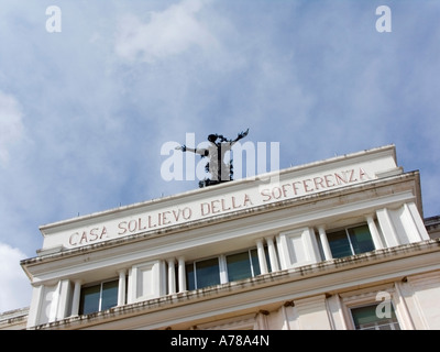 Krankenhaus "Casa di heilen della Sofferenza" gegründet von Padre Pio in San Giovanni Rotondo, Foggia, Apulien, Italien, Europa Stockfoto