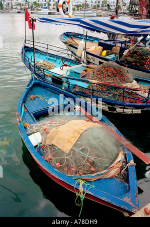 Kleine Fischerboote im Hafen von Port Al Kantouai, in der Nähe von Sousse, Tunesien Stockfoto