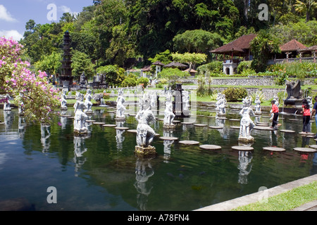 Dekorative Pool am Wasser Palast von Taman Tirta Gangga Bali Indonesien Stockfoto