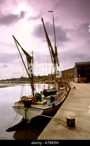 UK Essex Constable Land Mistley Quay Segelboot Erinnerung am Fluss Stour Stockfoto