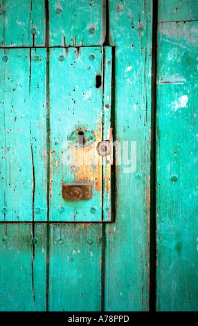 alte Tür in der Altstadt von Alcudia auf Mallorca Stockfoto