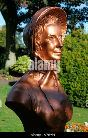 Büste von Catherine Booth, Co-Gründer der Heilsarmee, War Memorial Park, Ashbourne, Peak District, Derbyshire, England Stockfoto