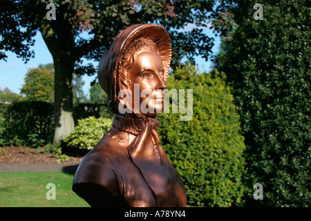 Büste von Catherine Booth, Co-Gründer der Heilsarmee, War Memorial Park, Ashbourne, Peak District, Derbyshire, England Stockfoto