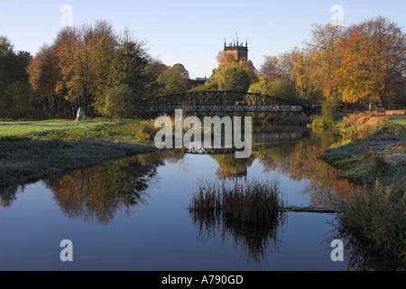 Andresey Island, Andresey Bridge und St. Modwen Kirche, Fluss Trent, Trent Washlands, Burton-Upon-Trent, Staffordshire, England Stockfoto