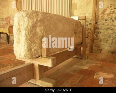 Alten Steinkreuz sächsischen Saint Botolph Kirche Iken Suffolk England Stockfoto