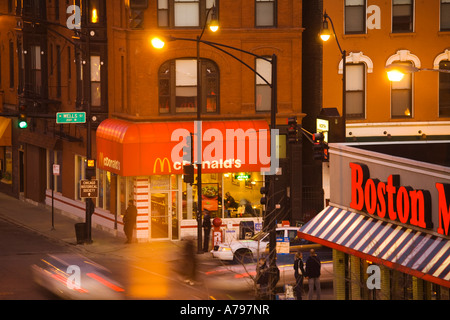 CHICAGO Illinois McDonalds und Boston Market Restaurants Straßenecke Ampel und Zeichen Kreuzung North Avenue Stockfoto