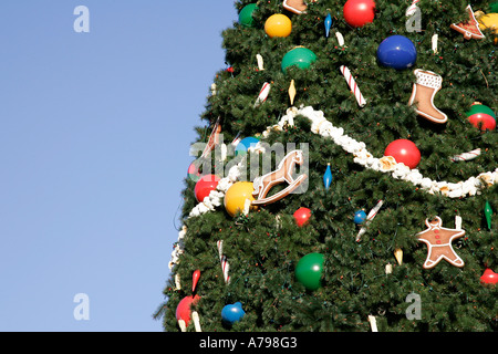 Weihnachtsbaum Weihnachten X-Mas Dekoration Christbaumkugel Kugel Spielzeugpuppe dekorieren Party Feier weichen Geschenke Weihnachtsbeleuchtung Neujahr Stockfoto