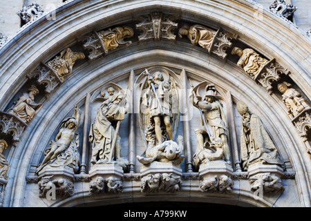 Carving-Detail über dem Haupteingang im The Hotel de Ville in Brüssel Belgien Stockfoto