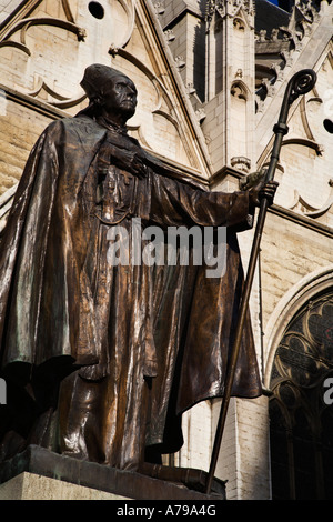 Statue von Kardinal Mercier an der Cathedrale Sts Michel et Gudule Brüssel Belgien Stockfoto