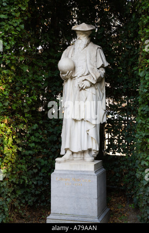 Statue des flämischen Kartographen Gerard Mercator 1512 bis 1594 in Place du Petit Sablon-Brüssel-Belgien Stockfoto