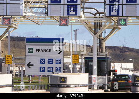 England-Kanal Tunnel Eurotunnel terminal Folkestone Kent Einchecken Mautstationen Stockfoto