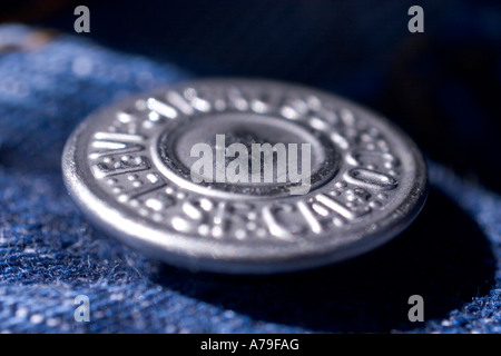 Levi Denim Jeans 501, 501er-Jahre mit Nahaufnahme des Knopfes Stockfoto