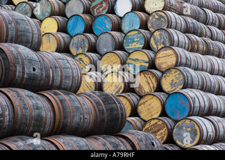 Stapel von schottischen Malt Whisky Fässern oder Fässer Speyside Böttcherei, Visitor Centre, Craigellachie, Aberlour, Banffshire, Grampian Schottland Großbritannien Stockfoto