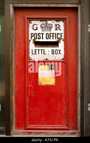 UK England Cheshire Macclesfield Sunderland Street emailliert Briefkasten Stockfoto