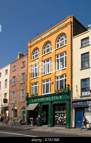 Die gewundene Treppe ist ein Restaurant und eine Buchhandlung am Ormond Quay Dublin 1 Portion zeitgenössische und traditionelle irische Gerichte Stockfoto
