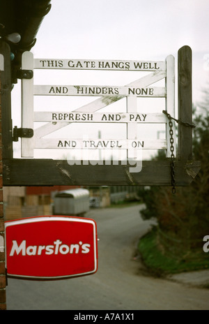 Cheshire Eaton Ritt Heide Kette und Gate Pub Schild Stockfoto