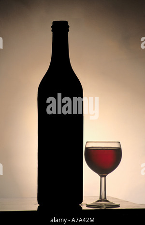 Flasche Rotwein und Weinglas, silhouette Stockfoto