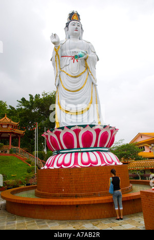 Statue der Kuan Yin, die Göttin der Barmherzigkeit Kuching Borneo Stockfoto