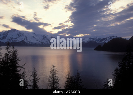 Aialik Bay mit Kenai Mountains Holgate Glacier Harding Icefield-Kenai Fjords Nationalpark Alaskas Stockfoto