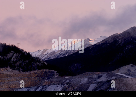 Berg Sonnenaufgang; Morgendämmerung in den Rocky Mountains: Stockfoto