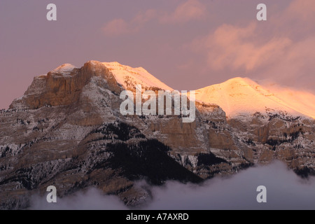 Berg Sonnenaufgang; Morgendämmerung in den Rocky Mountains: Stockfoto