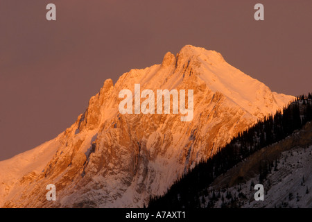 Berg Sonnenaufgang; Morgendämmerung in den Rocky Mountains: Stockfoto