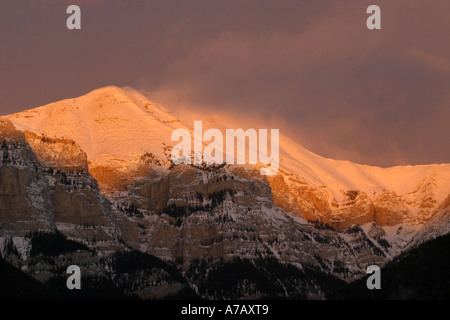 Berg Sonnenaufgang; Morgendämmerung in den Rocky Mountains: Stockfoto