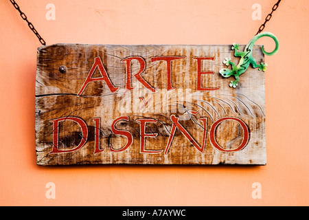 Arte Y Diseno Zeichen in einem Shop in der alten Stadt Garachico Teneriffa-Kanarische Inseln-Spanien Stockfoto