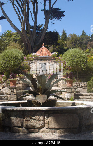 Gang mit dem Shell-Haus in Trescoes Abbey Gardens die Scillies Stockfoto