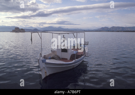 Griechenland lokale Beschriftung Athen Kammena Voula Boote Stockfoto